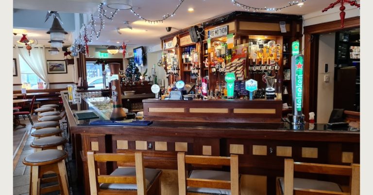 Grattan Bar: Family-Run, Food-Serious, and a Live Music Room Worth Finding