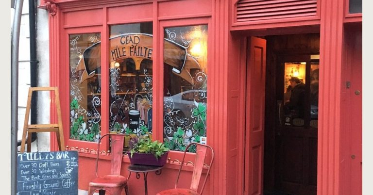 Tully's Bar: Twelve Taps, Local Brewery Collabs, and Live Music on O'Connell Street