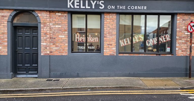 Kellys on the Corner: Wexford's Sports-and-Pizza Pub on South Main Street